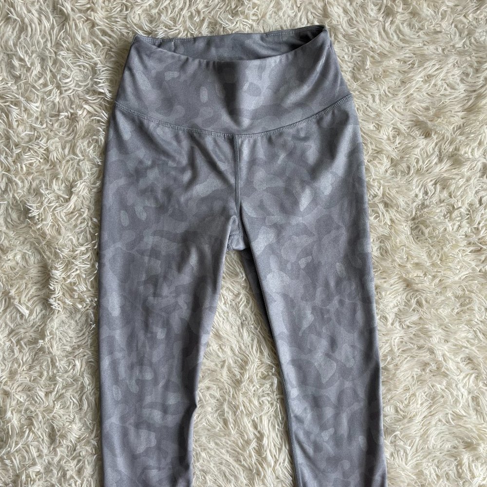 Danskin Gray Camo 3/4 Leggings